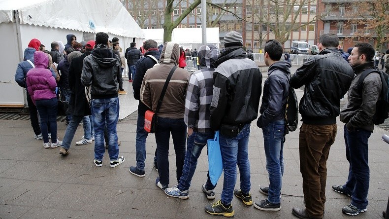 Submergée par les réfugiés, l'Allemagne tente de nouvelles stratégies