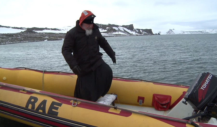 Le patriarche russe Cyrille s'est promené avec des manchots et a prié en Antarctique (VIDEO, PHOTO)