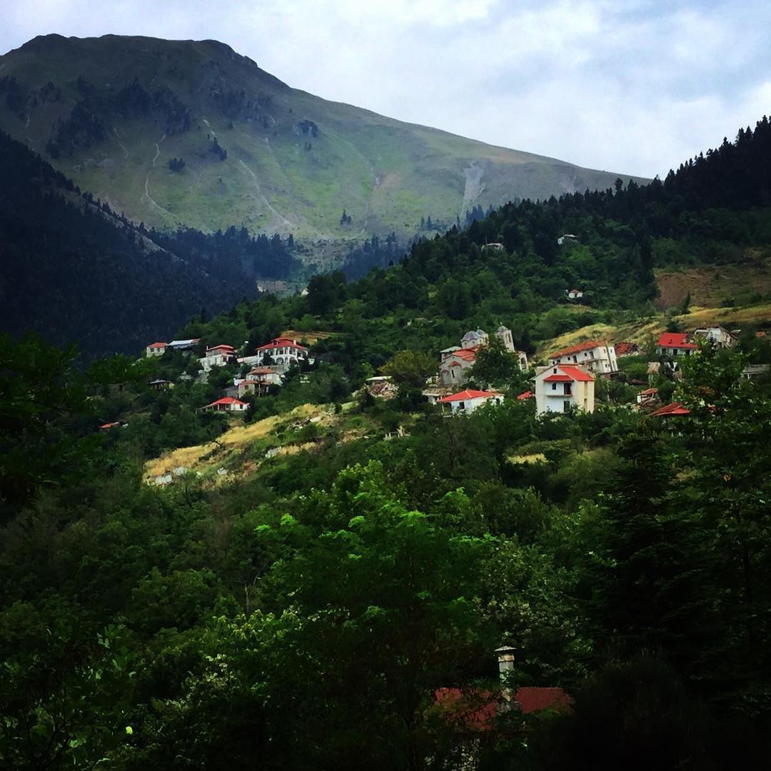 Un village grec, ignoré par le gouvernement, attend d'être avalé par une montagne (PHOTOS, VIDEO)