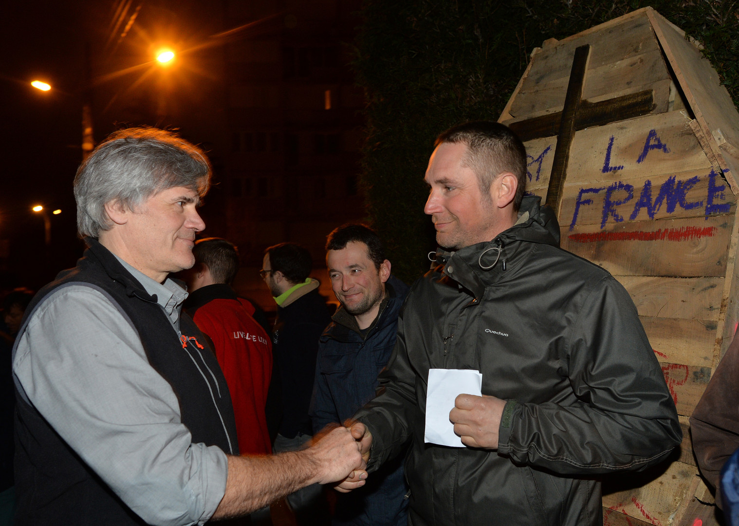 Des dizaines d'agriculteurs mécontents débarquent dans le jardin de Le Foll (PHOTOS, VIDEOS)