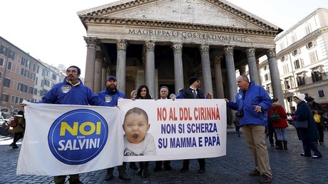 Une manifestation contre l'adoption d'enfants par des couples homosexuels à Rome