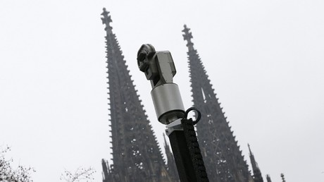 Une caméra mobile de la police lors du carnaval de Cologne