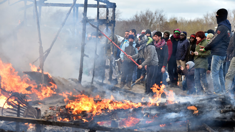 Evacuation de Calais : violents affrontements, les No Borders en ligne de mire (VIDEOS, PHOTOS)