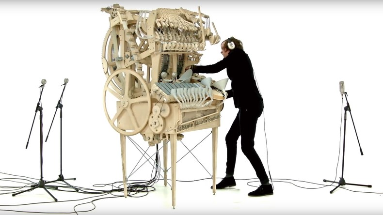 2000 billes pour une boîte à musique révolutionnaire