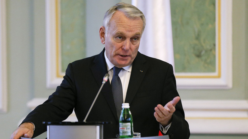 «Tradition diplomatique» : Ayrault justifie l'octroi de la Légion d'honneur au prince saoudien Nayef