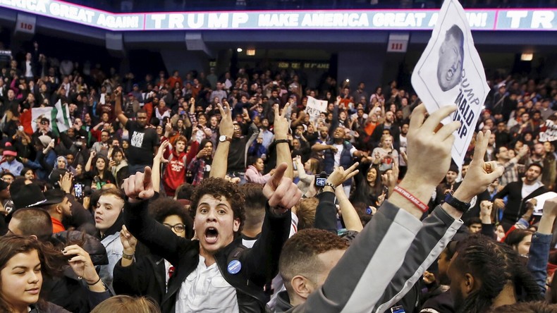 Des opposants provoquent l’annulation du meeting de Donald Trump à Chicago (VIDEO)