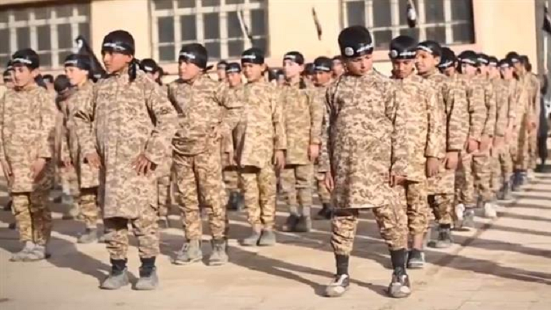 Face à la désertion de nombreux combattants, l’Etat islamique recrute de plus en plus d’enfants
