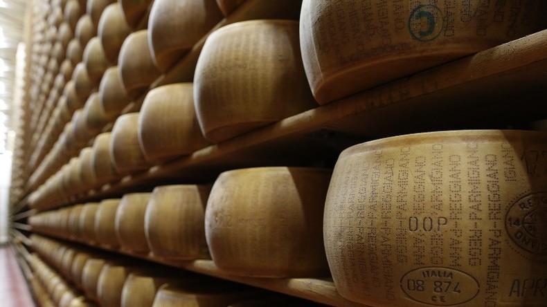 Des produits alimentaires européens sous embargo russe font leur retour en Russie