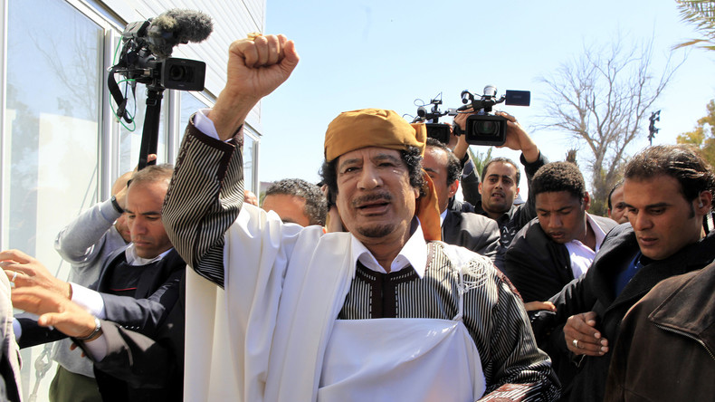 Libye : Mouammar Kadhafi, d'amis des puissants à dictateur sanguinaire (GIFS)