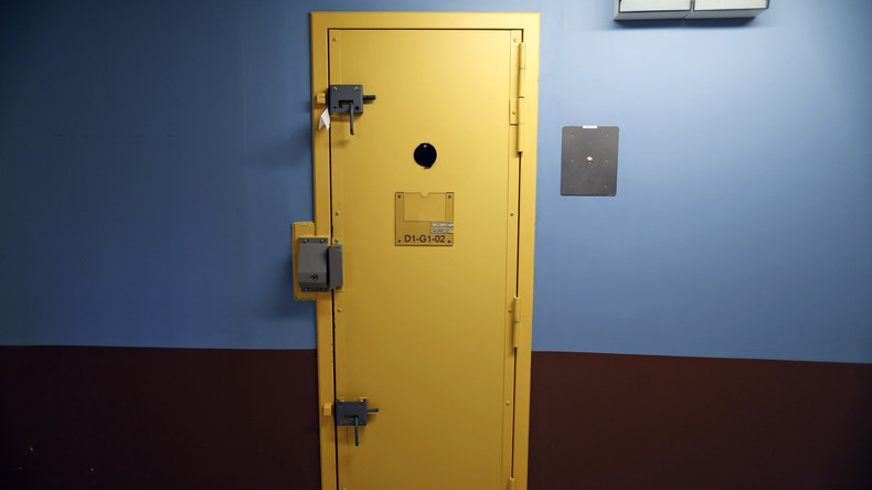 Interdits en prison, plus de 31 000 téléphones portables saisis en 2015