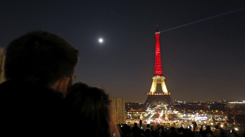 Les villes européennes aux couleurs belges en hommage aux victimes de Bruxelles (PHOTOS)