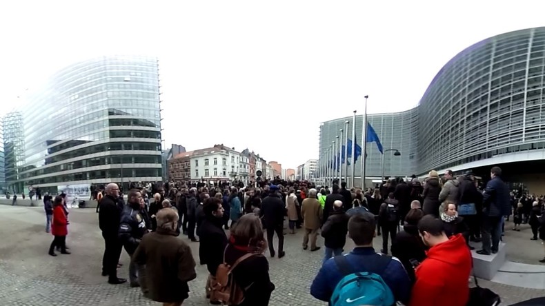 Minute de silence panoramique à Bruxelles (IMAGES EXCLUSIVES)