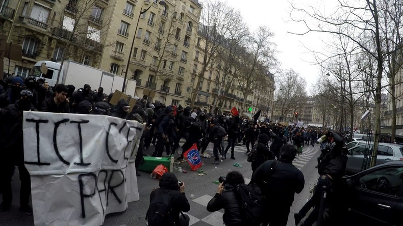 Manifestation contre la Loi Travail : vivez les affrontements avec la police filmés par une GoPro