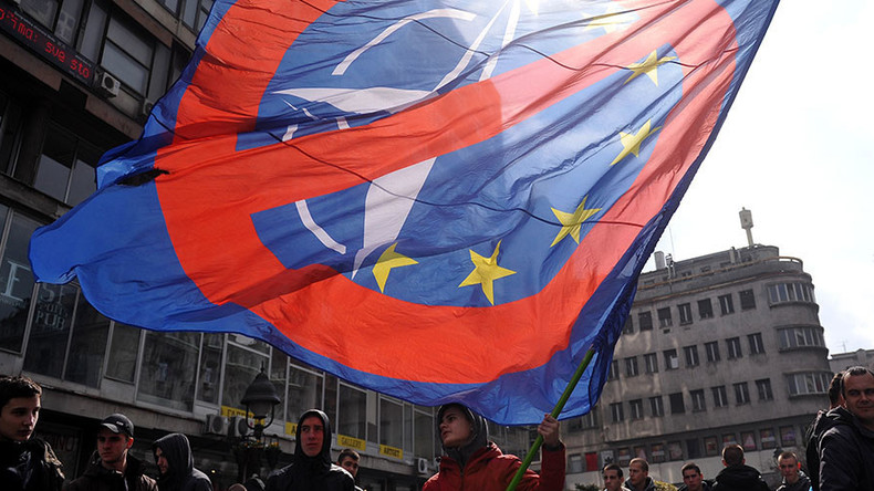 Des milliers de Serbes ont défilé contre l’OTAN à Belgrade (VIDEO)