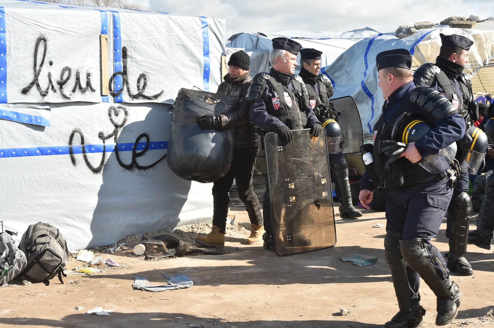 Evacuation de Calais : violents affrontements, les No Borders en ligne de mire (VIDEOS, PHOTOS)