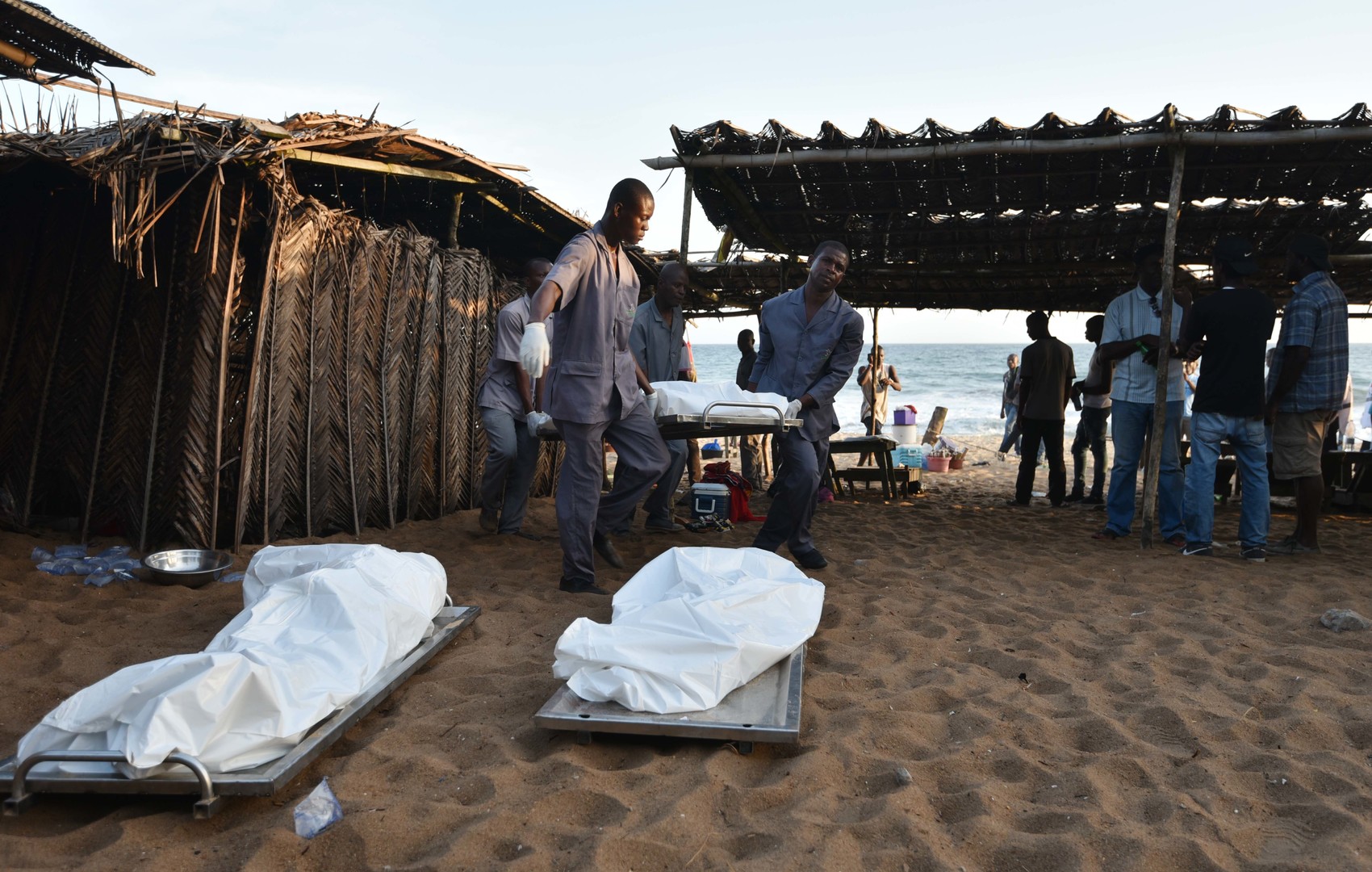 Al-Qaïda revendique l'attaque de Grand-Bassam en Côte d'Ivoire qui «viserait la France» (PHOTOS)