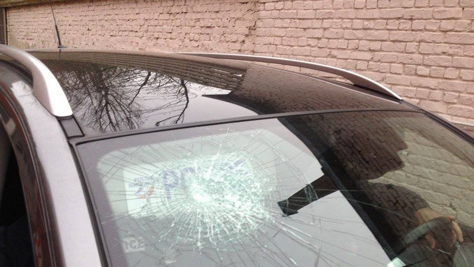 Des dizaines de migrants bloquent la rocade portuaire de Calais, des heurts éclatent (PHOTOS, VIDEO)