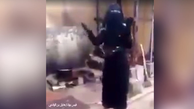 «Sauvez-nous de l’EI ou bombardez-nous avec des armes chimiques», supplie une Irakienne (VIDEO)