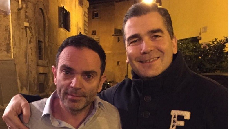 Pris en photo avec l'ancien GUD Frédéric Chatillon, le chroniqueur Yann Moix assure avoir été piégé