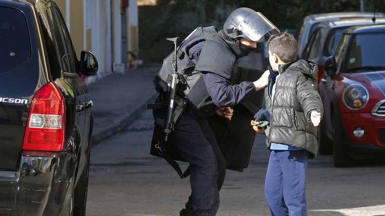 Marseille : un mur pour protéger une cour d’école des tirs de kalachnikov