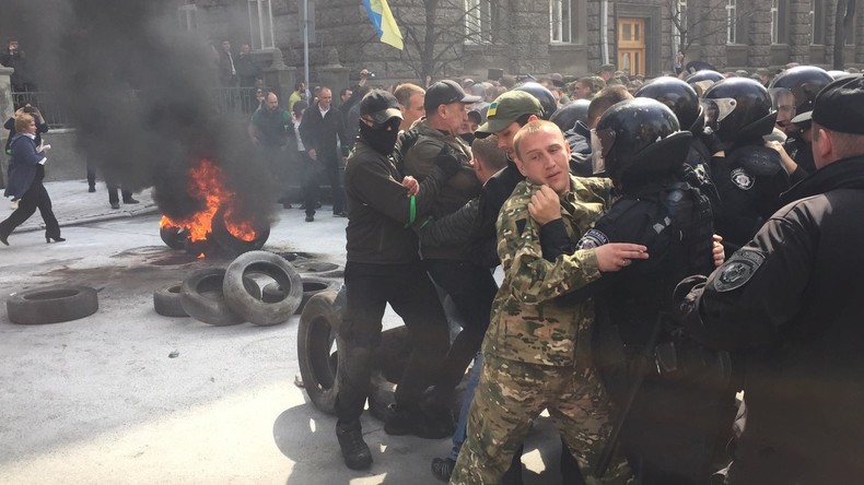 Kiev : la protestation contre la corruption dégénère en affrontements violents (PHOTOS, VIDEO)