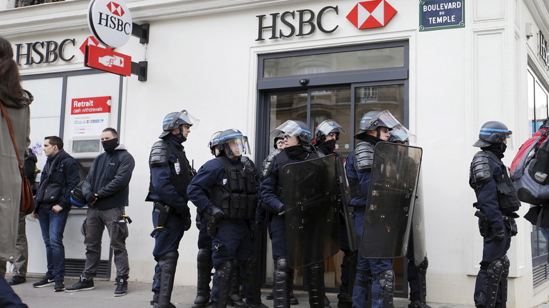 Loi Travail : les banques en ligne de mire des manifestants (PHOTOS)
