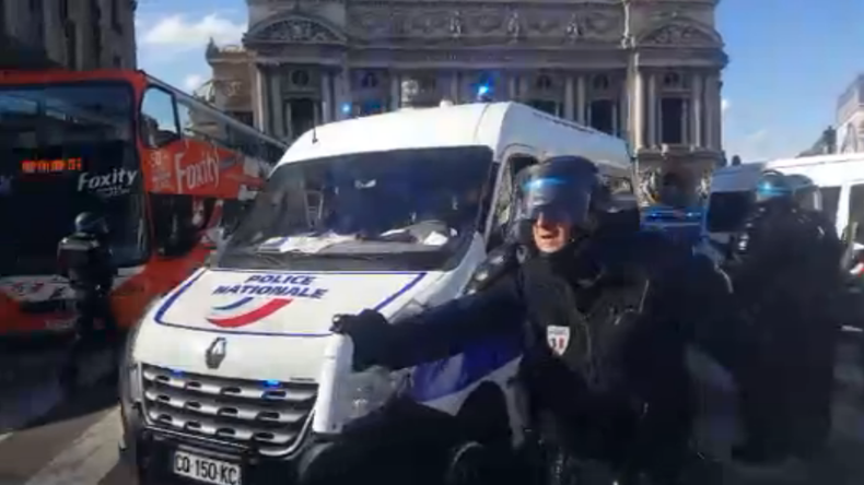 Place de l'Opéra à Paris : la police a procédé à des arrestations lors d'une manifestation sauvage