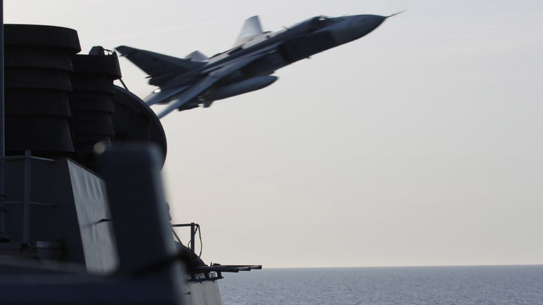 Survol d'un navire US par un avion russe : le Pentagone furieux contre une «attaque simulée» (VIDEO)