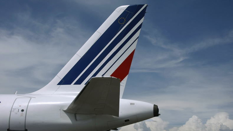 Après la polémique, le premier vol d'Air France atterrit à Téhéran