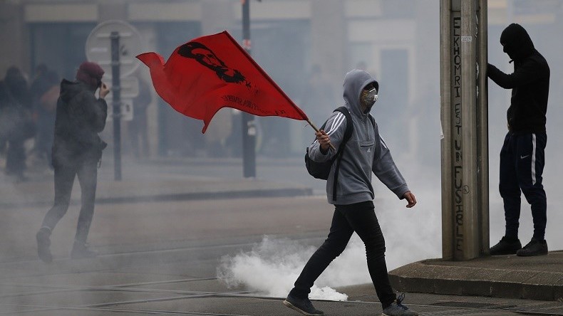 Retour en images sur les manifestations de Nantes : pluie, violences et lacrymo