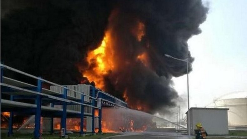 Forte explosion et incendie dans des installations pétrochimiques en Chine
