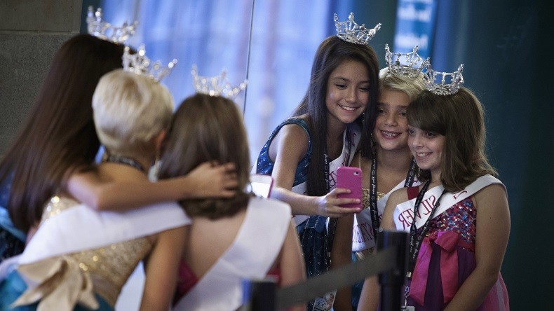 Polémique après le lancement d’un concours de mini-Miss Belgique pour fillettes de 6 à 10 ans