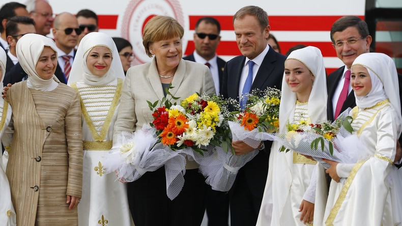 La visite verrouillée de la délégation européenne dans un camp de réfugiés en Turquie