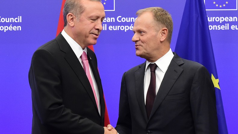 Donald Tusk suggère à Erdogan d'avoir «la peau dure» pour faire face aux critiques