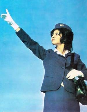 Paris-Téhéran : le maire de Vence demande aux hôtesses d'Iran Air de s'habiller façon années 1960