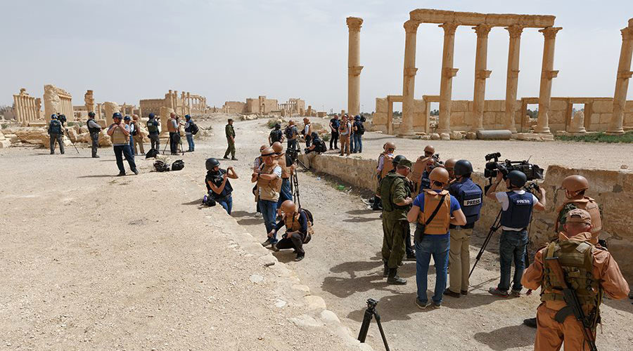 Défense russe : les journalistes américains ont ignoré la première visite de Palmyre reconquise