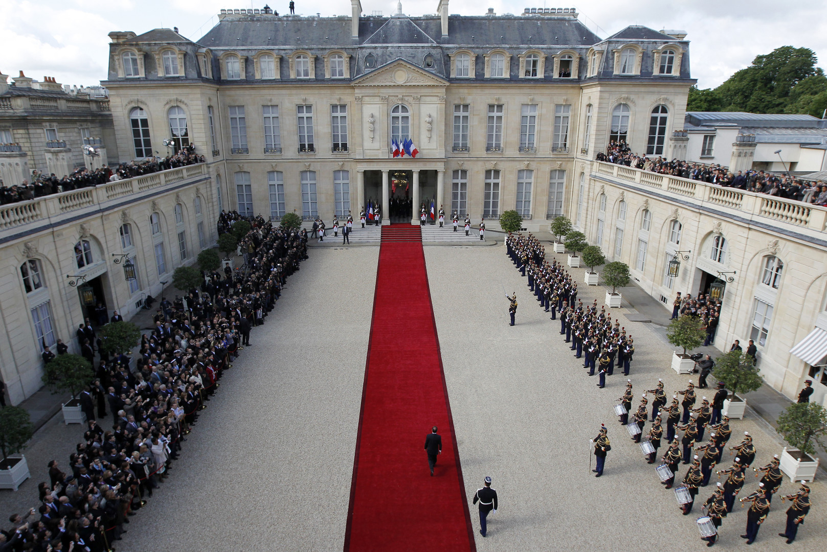 Елисейский дворец макрон. Елисейский дворец макрон. Елисейский дворец в париже фото. Елисейский дворец франция. Елисейский дворец франция.