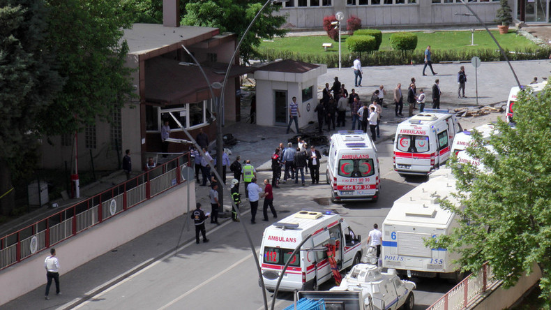 Turquie : deux policiers tués, plusieurs blessés dans l'explosion d'une voiture piégée à Gaziantep