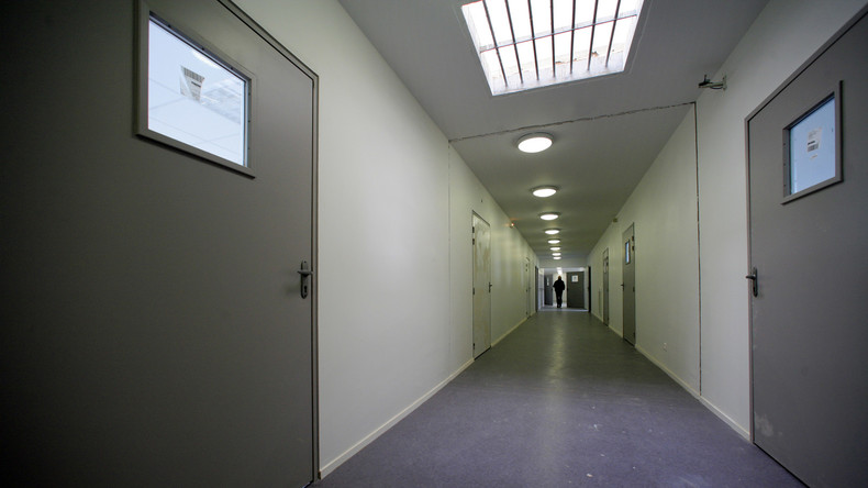 L’isolement des djihadistes en prison aide-t-il à lutter contre la radicalisation des détenus ?
