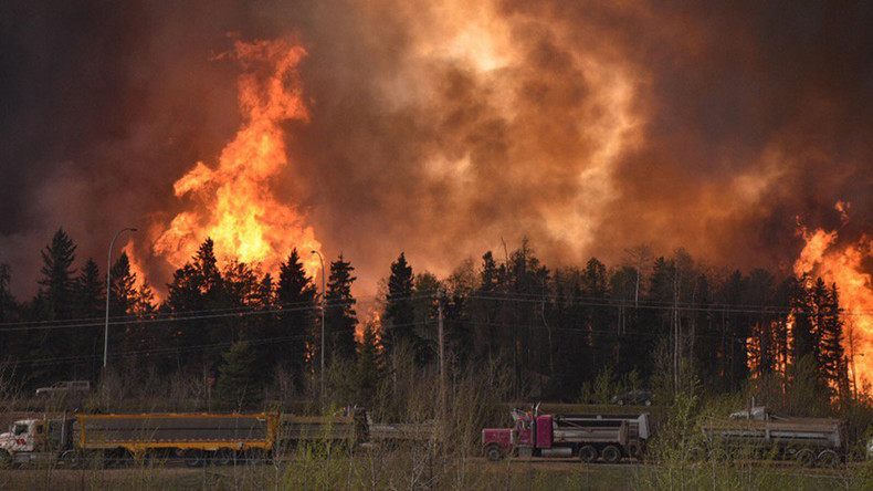 Des dizaines de milliers de personnes évacuées à cause d’un feu de forêt au Canada (PHOTOS, VIDEOS)