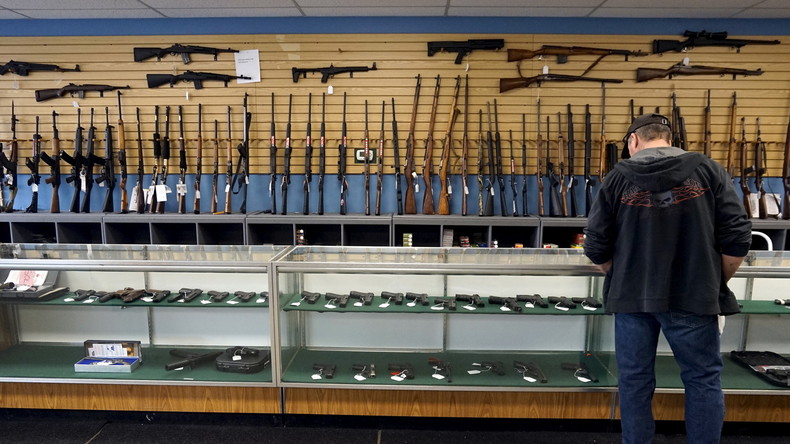 Face à la menace terroriste et la crise migratoire, les Tchèques s’équipent… en armes