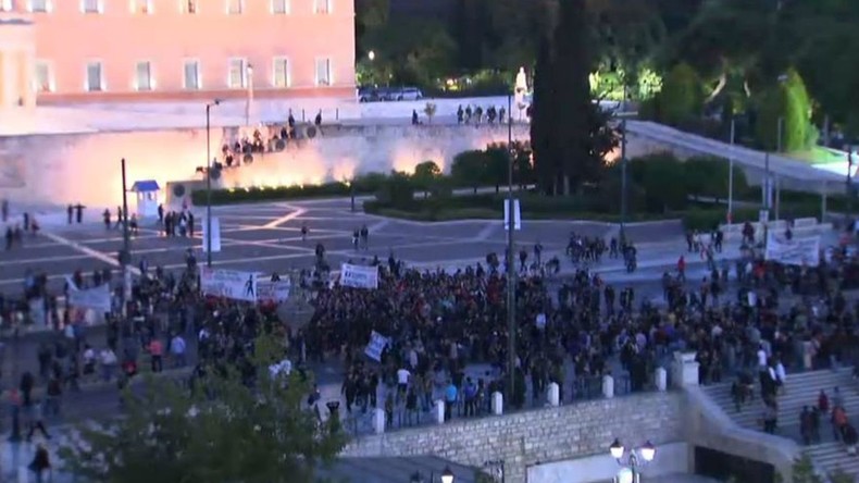 Une manifestation massive anti-austérité devant le parlement grec à Athènes (VIDEO)