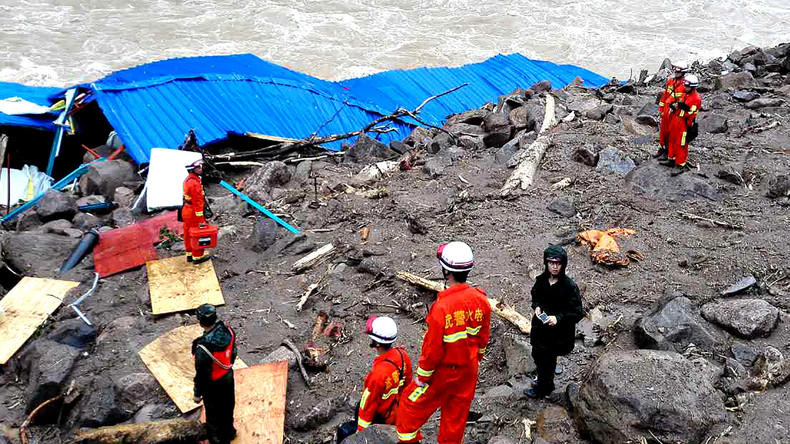 Chine : des dizaines de personnes enterrées vivantes dans un glissement de terrain