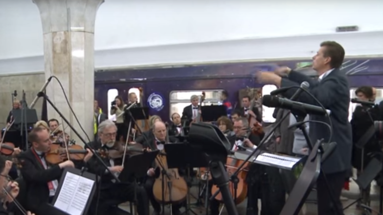 Moscou : plus de 800 personnes ont assisté à un véritable concert de musique classique dans le métro
