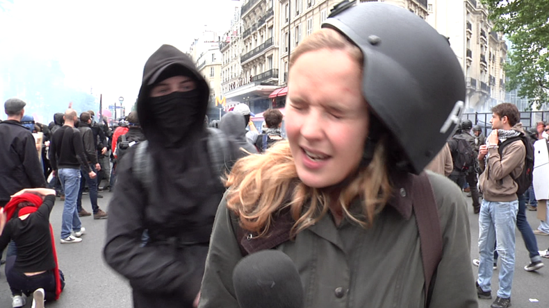 Une correspondante de RT frappée lors d’un reportage à Paris (VIDEO)