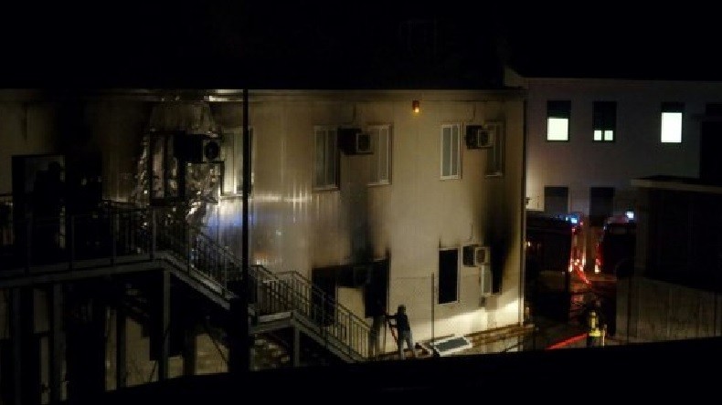 Lampedusa : un centre d’accueil incendié par des migrants (VIDEO)