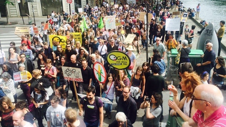 Paris marche contre les OGM et Monsanto, le géant américain de la biotechnologie (PHOTOS, VIDEOS)