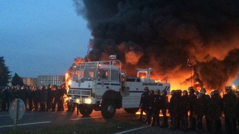 Nord : déblocage du dépôt de carburants de Douchy par les CRS