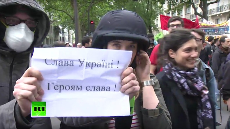 L’équipe de RT harcelée par des nationalistes ukrainiens à Paris (VIDEO)