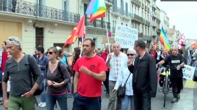 200 manifestants anti-Ménard protestent contre le «rassemblement des droites» à Béziers (VIDEO)